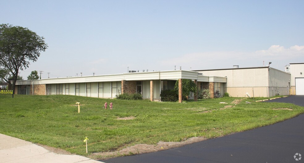 More Photos Of 33195 Harper Ave, Saint Clair Shores Manufacturing For Lease