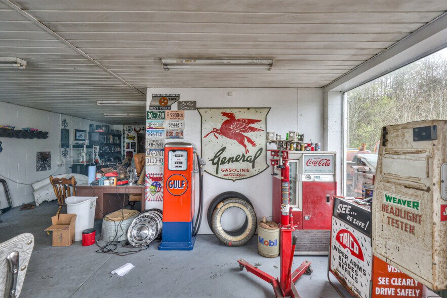 More Photos Of 290 Main St, Red Boiling Springs General Retail For Sale