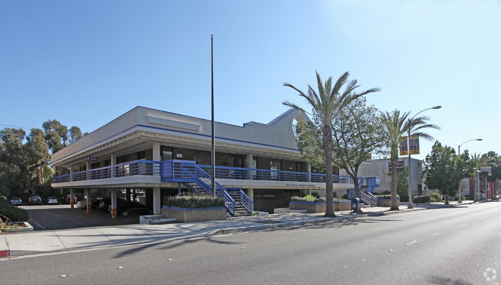 More Photos Of 980 S Arroyo Park, Pasadena Loft Creative Space For Lease