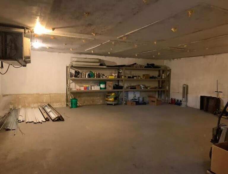 More Photos Of 505 Walnut St, Shirley Distribution For Lease