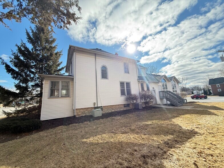 More Photos Of 236 Webster St, Batavia Office For Sale