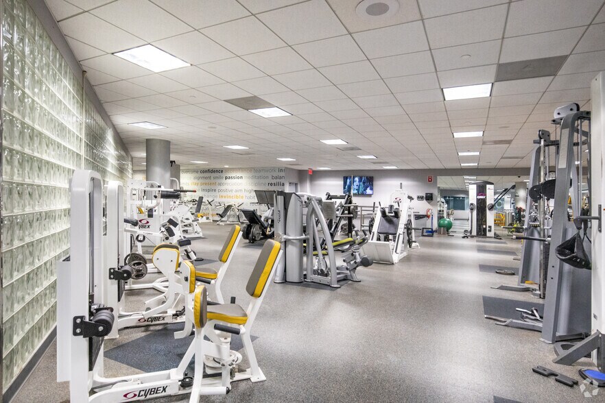 More Photos Of 333 Earle Ovington Blvd, Uniondale Office For Lease