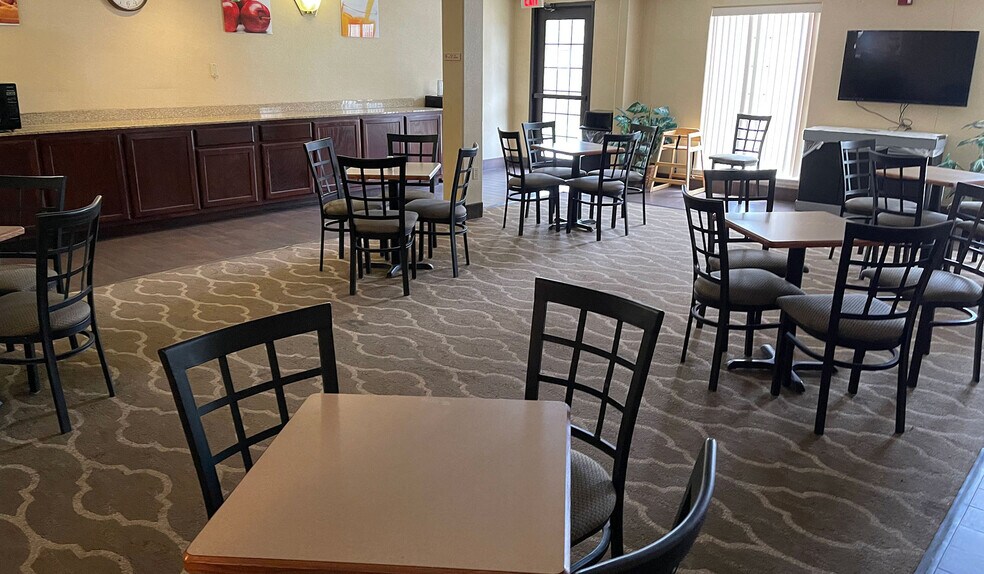 More Photos Of 1301 W Expressway 83, Pharr Hotel For Sale