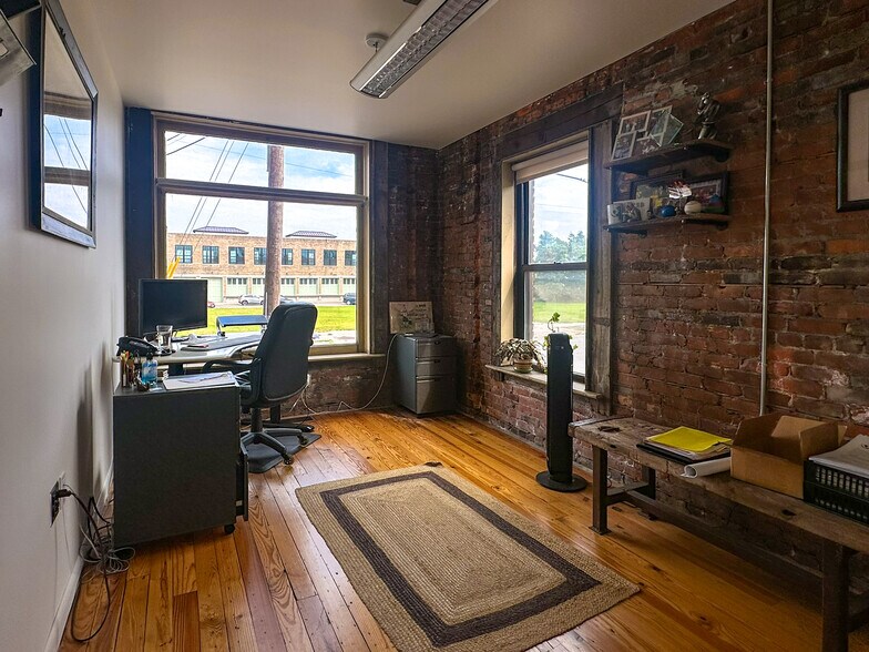 More Photos Of 412 Main St, Utica Warehouse For Lease