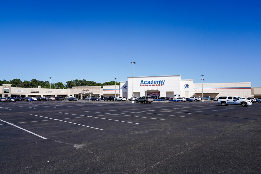 More Photos Of 1401-1491 Spring Cypress Rd, Spring Unknown For Lease