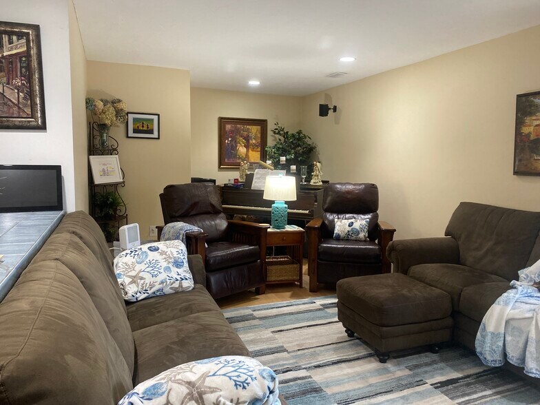 More Photos Of 1454 Grafton St, Worcester Light Manufacturing For Lease