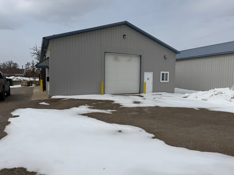 More Photos Of 107 W Lewiston Grade Rd, Grayling Warehouse For Lease