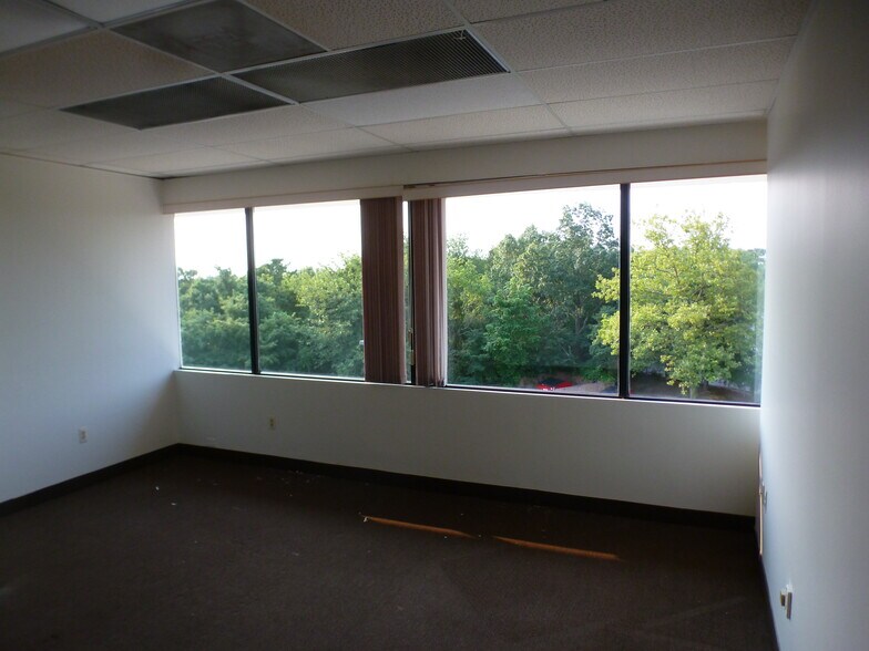 More Photos Of 1415 Hooper Ave, Toms River Office For Lease
