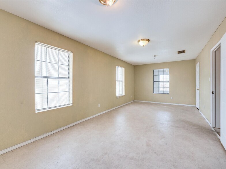 More Photos Of 1201 E Long Ave, Fort Worth General Retail For Sale