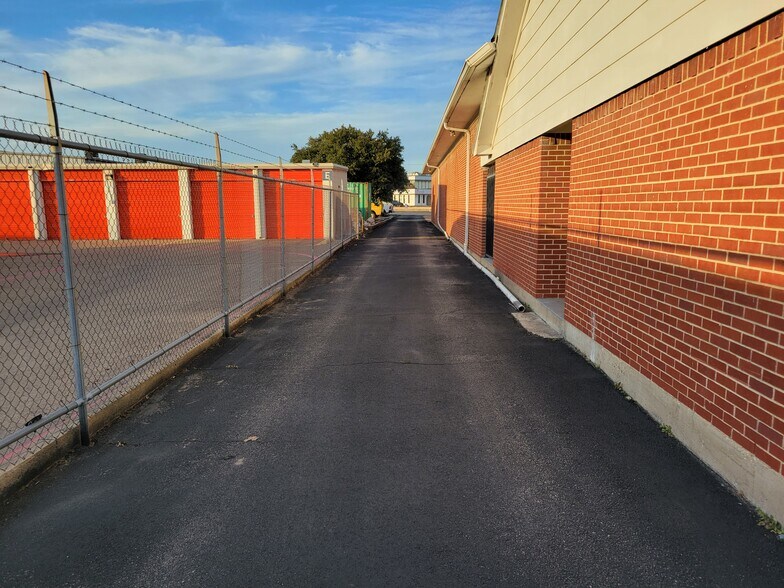 More Photos Of 2915 Broadway Blvd, Garland Religious Facility For Sale