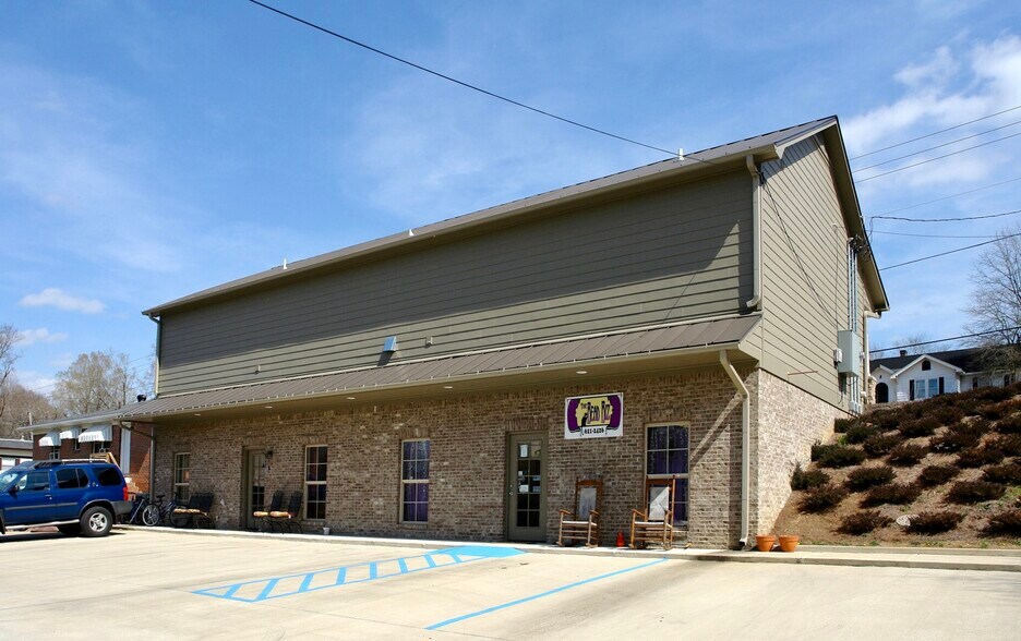 More Photos Of 3745 Helena Rd, Helena Freestanding For Lease