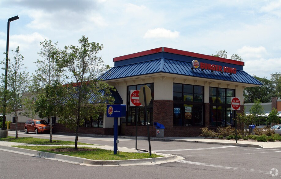 More Photos Of 12961 N Main St, Jacksonville Unknown For Lease