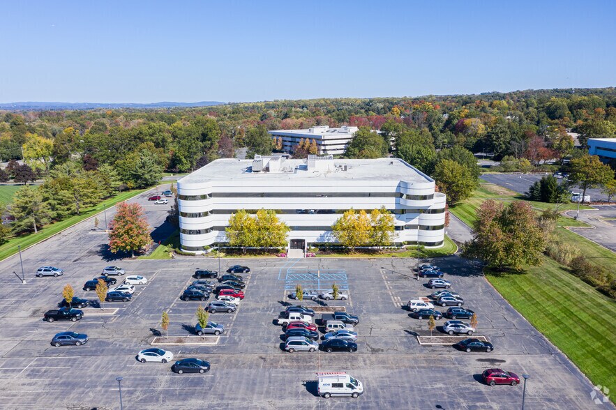 More Photos Of 5 Becker Farm Rd, Roseland Office For Lease