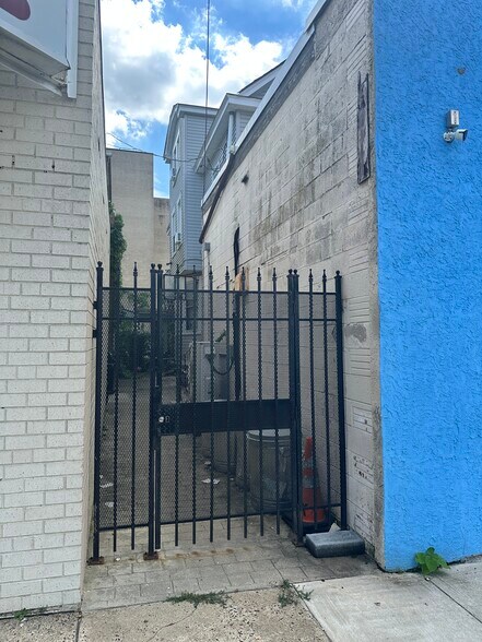 More Photos Of 900-902 Cottman Ave, Philadelphia Storefront Retail Residential For Sale