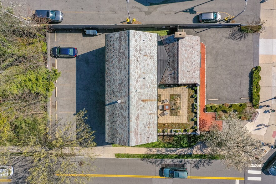 More Photos Of 117 Pondfield Rd, Bronxville Freestanding For Sale