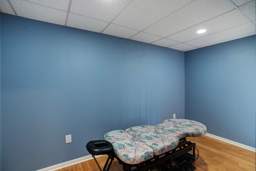 More Photos Of 2831 Ringling Blvd, Sarasota Medical For Sale