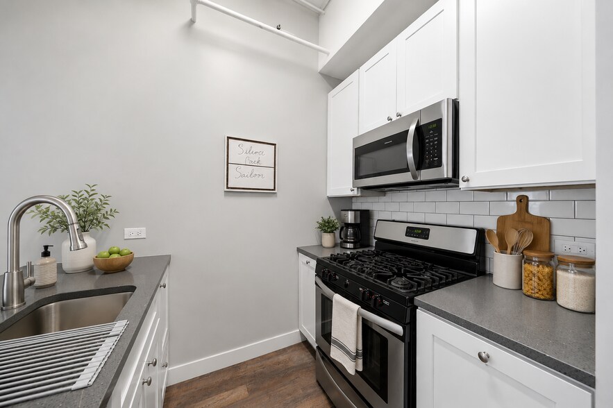 More Photos Of 460 Coventry Ln, Crystal Lake Apartments For Sale