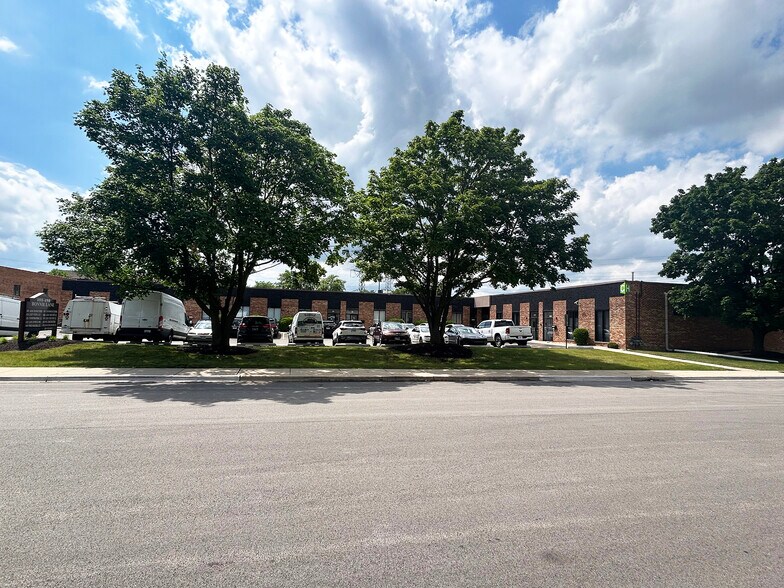 More Photos Of 400-490 Bonnie Ln, Elk Grove Village Warehouse For Lease