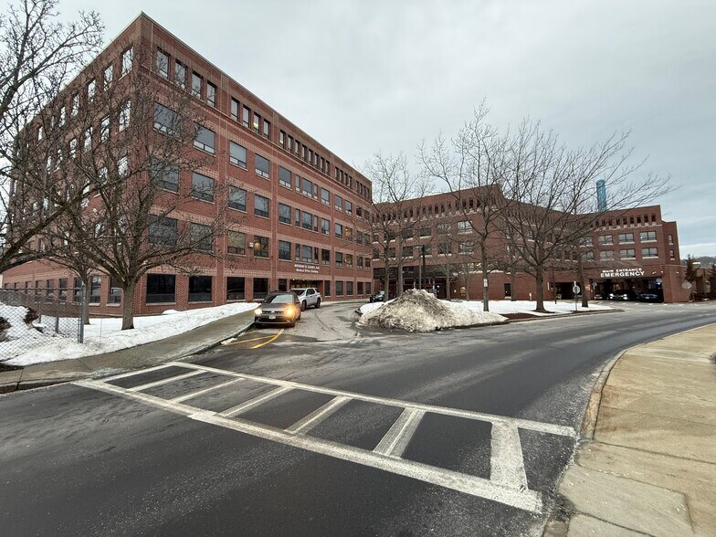 More Photos Of 33 Bartlett St, Lowell Medical For Lease