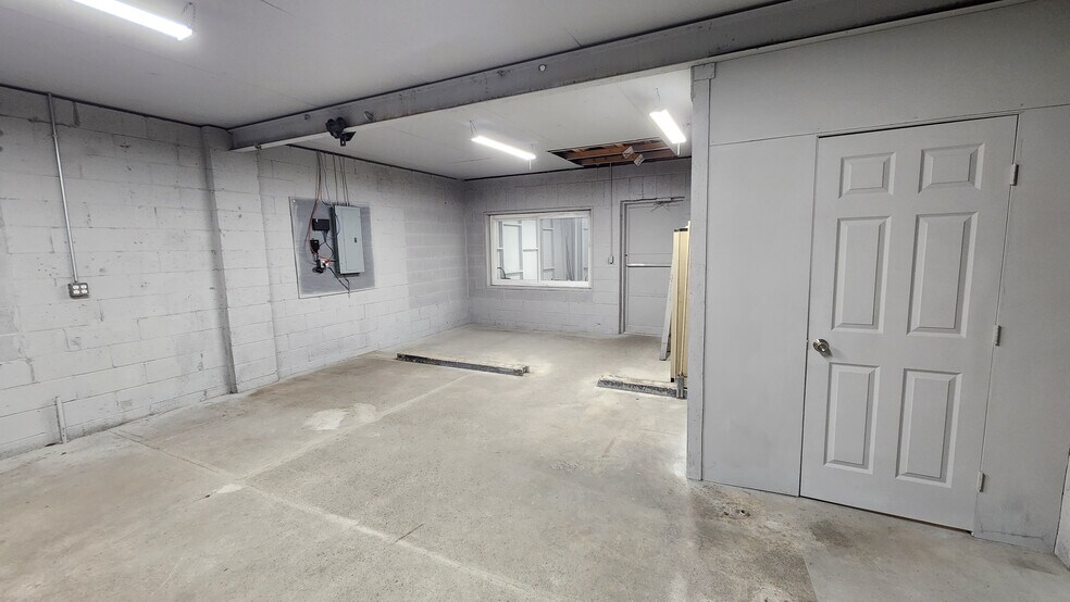 More Photos Of 1749 Clark Street Rd, Auburn Light Distribution For Sale