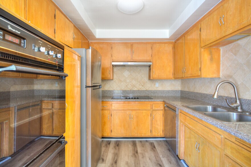 More Photos Of 695 S Norton Ave, Los Angeles Apartments For Sale