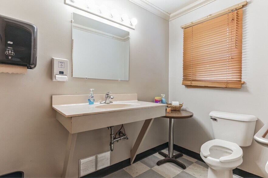 More Photos Of N11050 County Road A, Tomahawk Bar For Sale