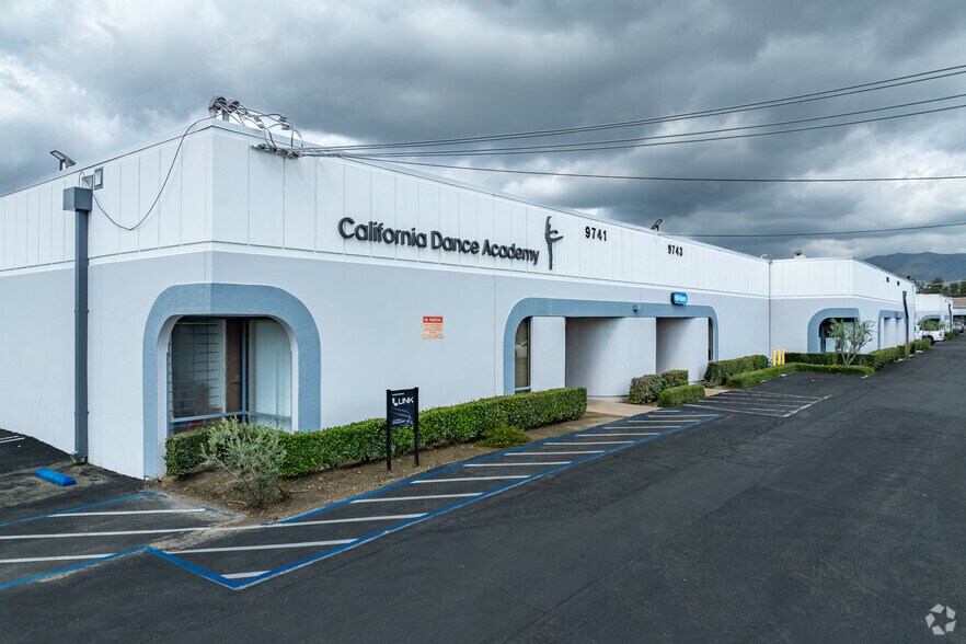 More Photos Of 9741-9803 Independence Ave, Chatsworth Manufacturing For Lease