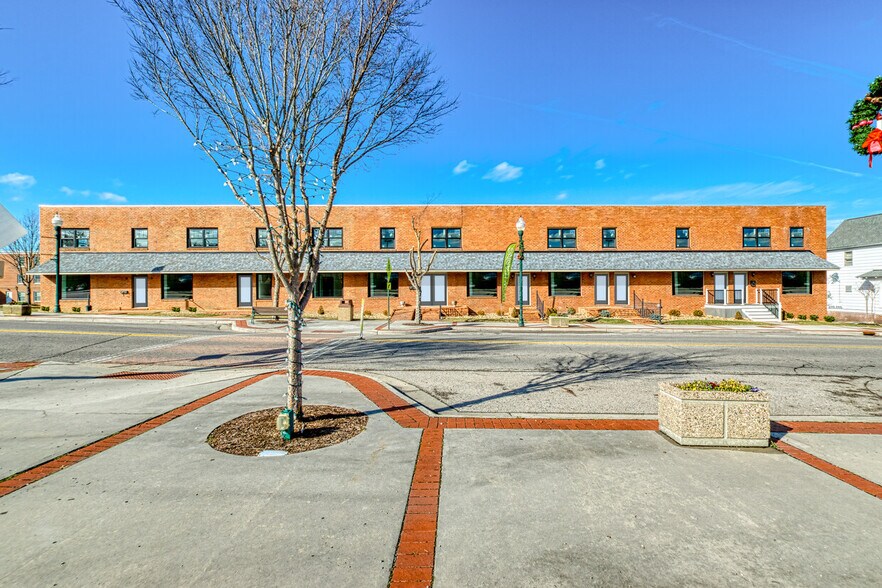 More Photos Of 207 W Main St, Christiansburg Office For Lease