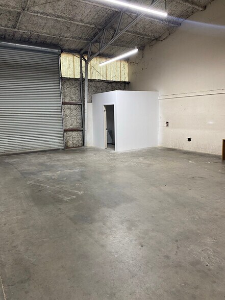More Photos Of 875-899 S Soderquist Rd, Turlock Warehouse For Lease