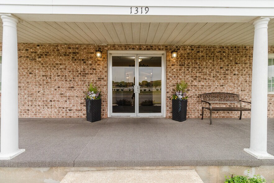 More Photos Of 1319 E 17th Ave, Hutchinson Religious Facility For Sale