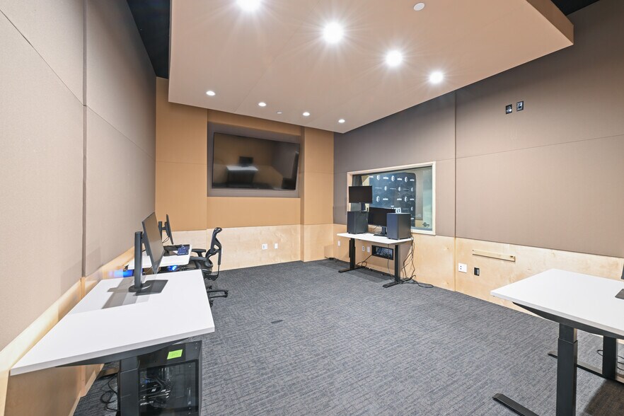 More Photos Of 12575 Beatrice St, Los Angeles Flex For Lease