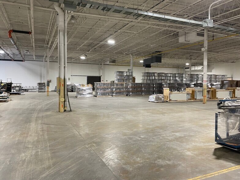 More Photos Of 606 Parkway Blvd, Two Rivers Warehouse For Sale