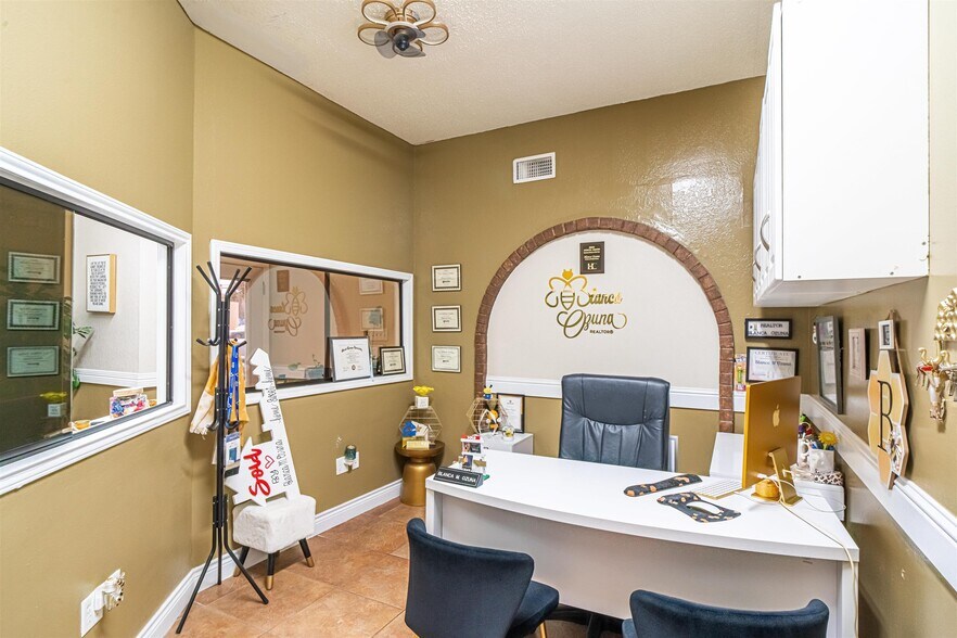 More Photos Of 102 Fletcher Dr, Del Rio General Retail For Sale