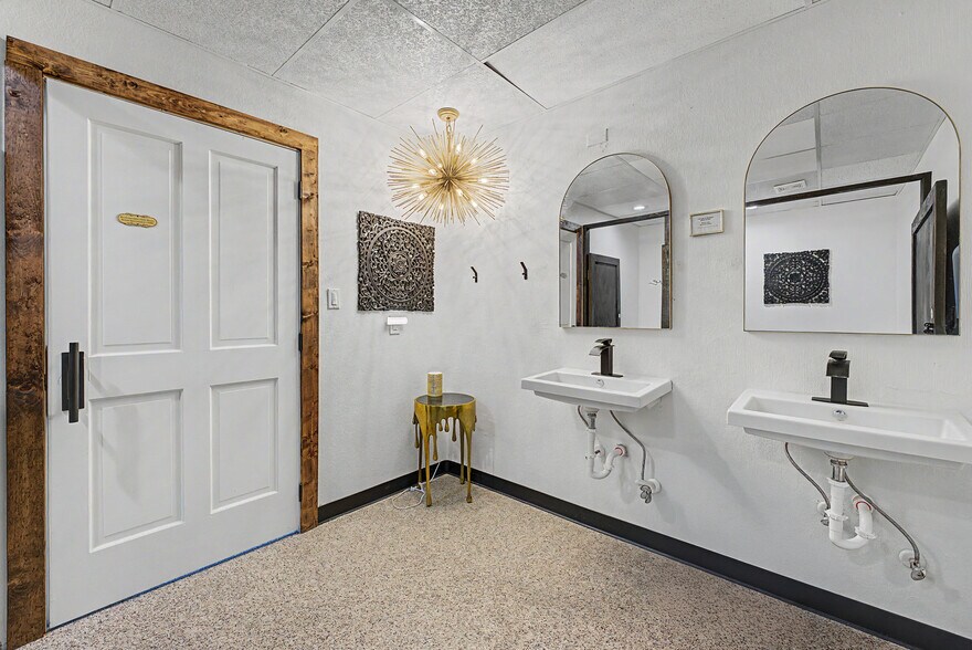 More Photos Of 109 Main St SE, Gravette Office For Sale