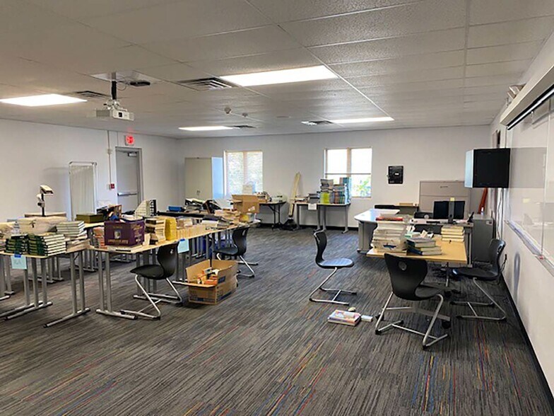 More Photos Of 370 Osage St, Maumee Office For Sale