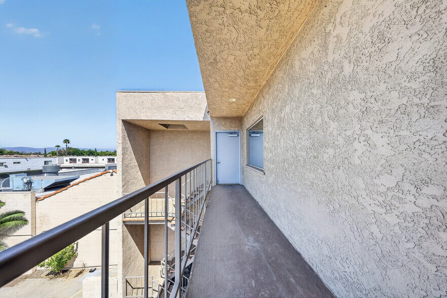 More Photos Of 20847 Sherman Way, Canoga Park Office For Sale