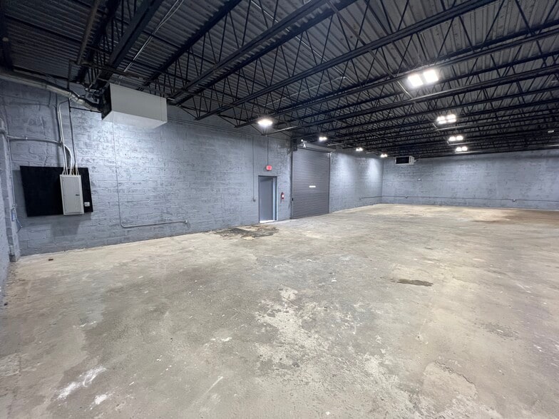 More Photos Of 11 Brookdale Ave, Newark Warehouse For Lease