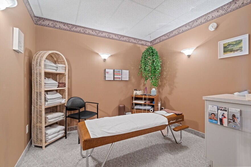 More Photos Of 3366-3368 NW Bunker Lake Blvd, Andover Medical For Sale