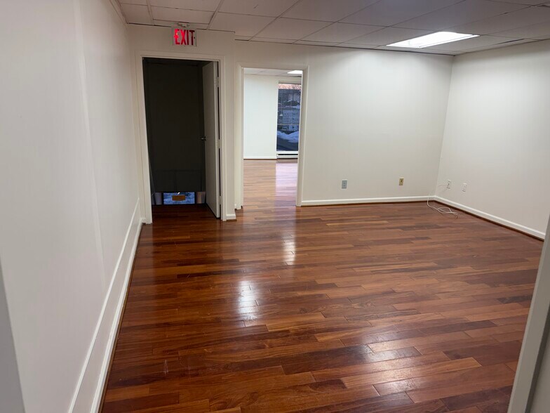 More Photos Of 7631 Fullerton Rd, Springfield Warehouse For Lease