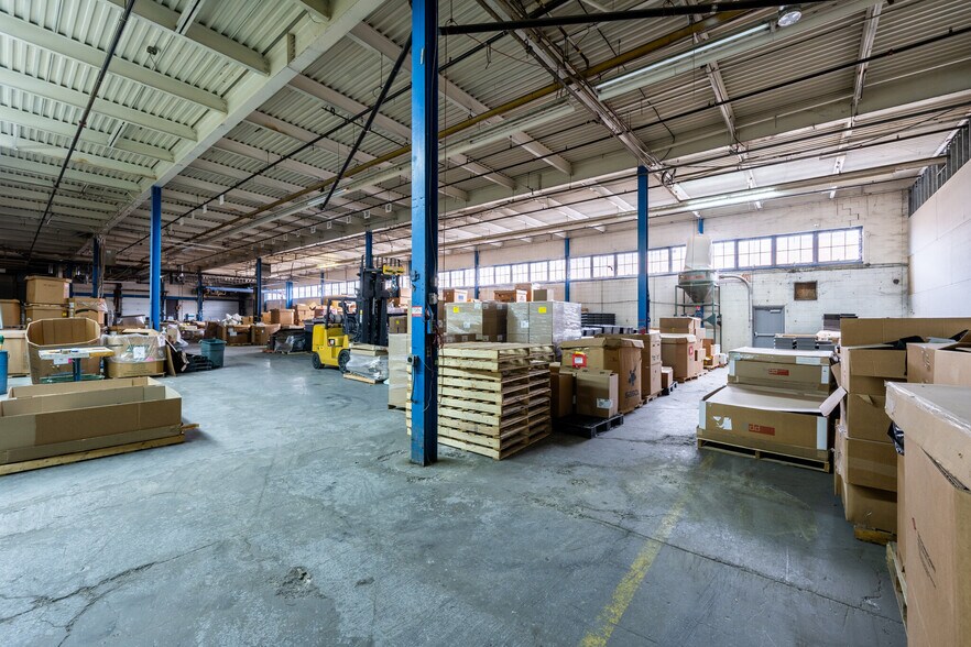 More Photos Of 1170 Ave 50th, Montréal Warehouse For Sale