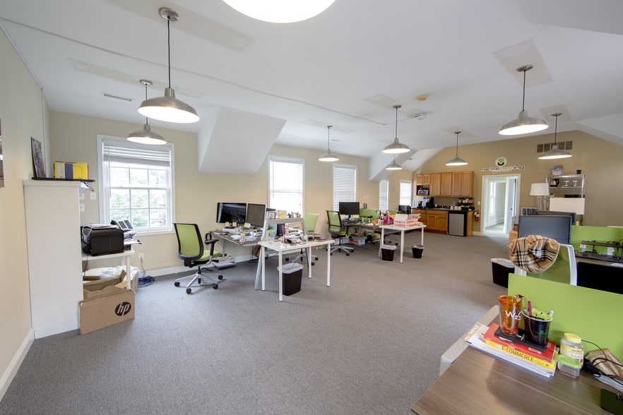 More Photos Of 30 W Bridge St, New Hope Freestanding For Lease