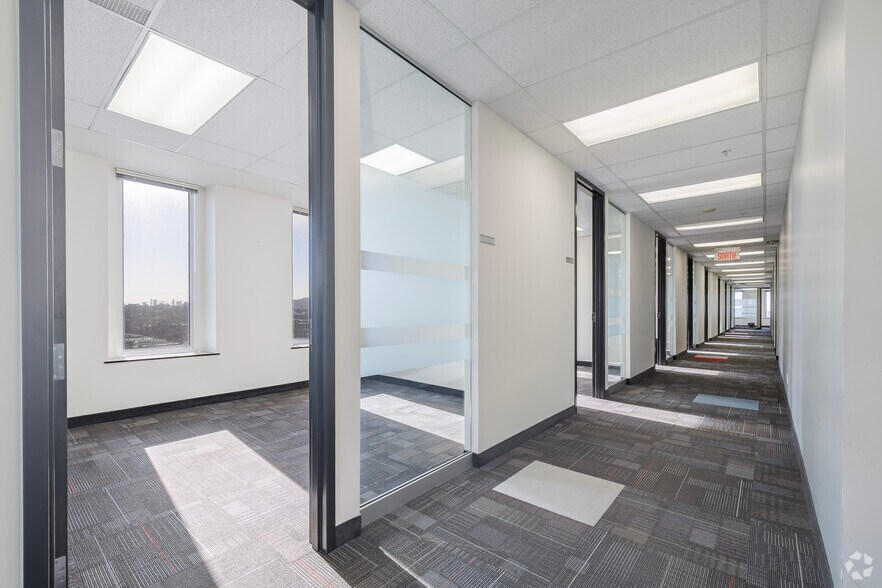 More Photos Of 255 Boul Crémazie E, Montréal Office For Lease