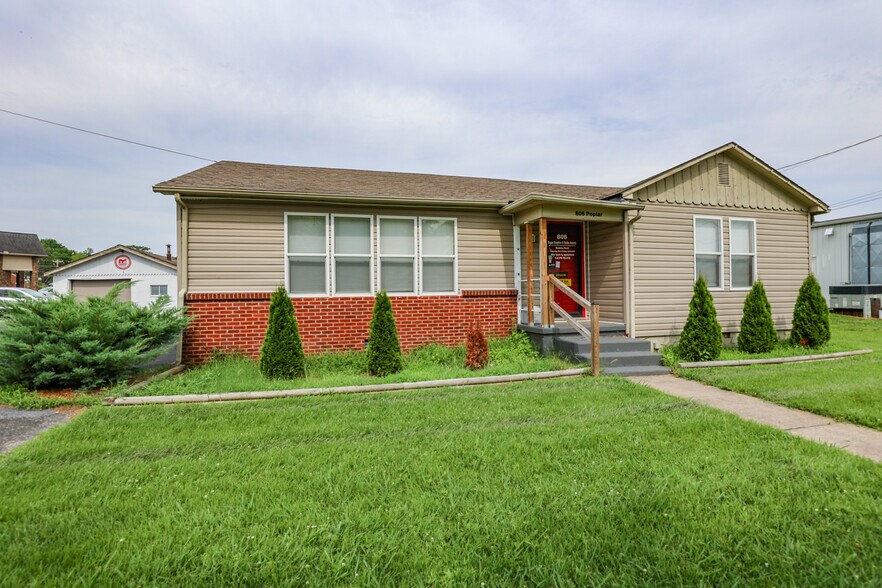 More Photos Of 806 Poplar St, Benton Office For Sale