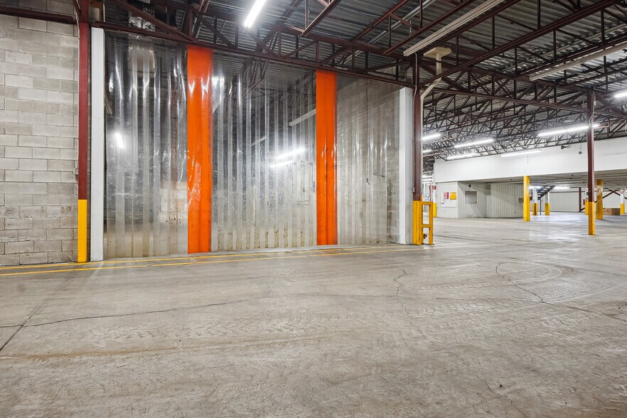 More Photos Of 800 Rue Pierre-Caisse, Saint-jean-sur-richelieu Manufacturing For Lease