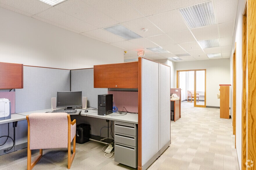 More Photos Of 2000 S Batavia Ave, Geneva Office For Lease