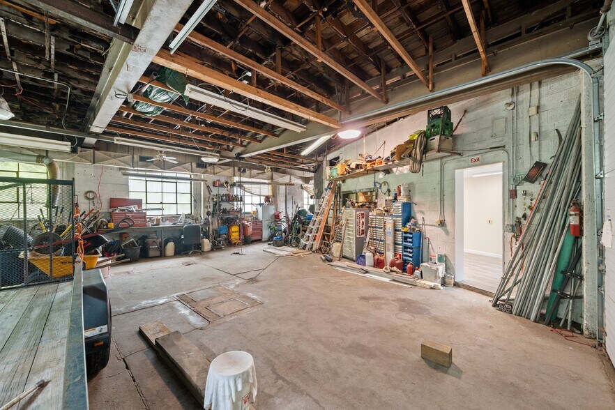 More Photos Of 250 Manville rd, Woonsocket Flex For Sale