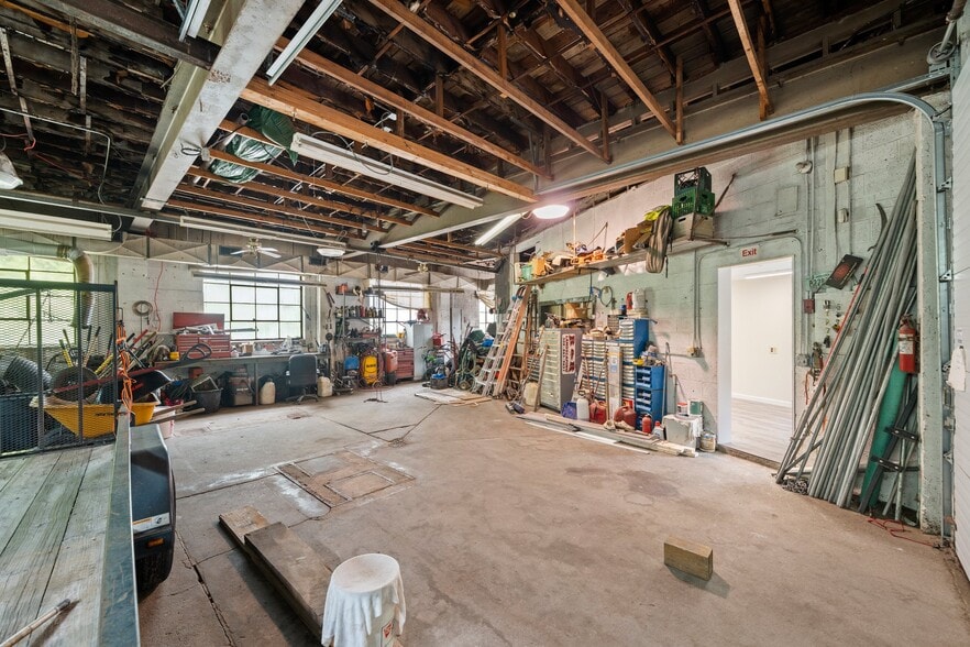 More Photos Of 250 Manville rd, Woonsocket Flex For Sale