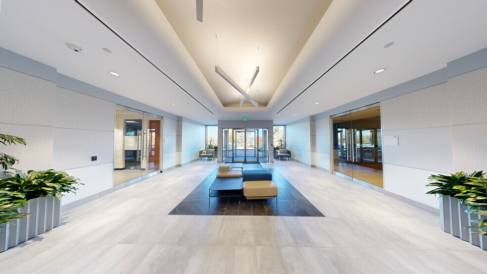 More Photos Of 9100 E Panorama Dr, Englewood Office For Lease