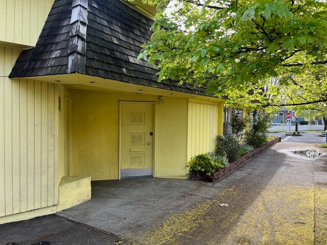 More Photos Of 7981 SE 17th Ave, Portland Freestanding For Sale