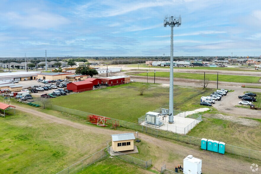 More Photos Of 150 Stadium Dr, Alice Land For Lease